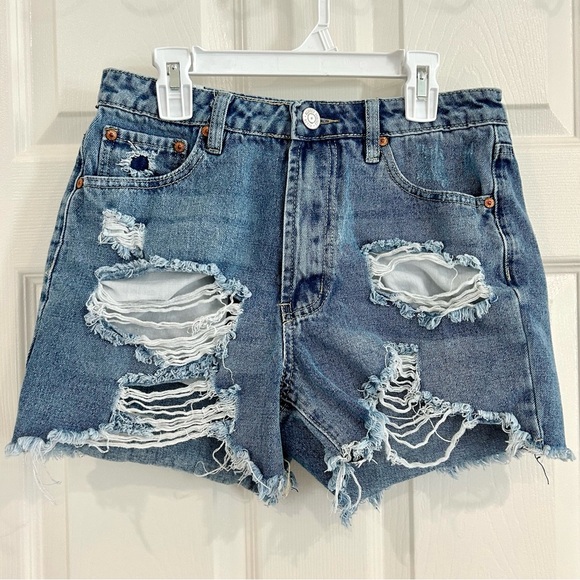 Almost Famous Women Distressed Medium Blue Wash Raw Hem Jean Denim Shorts Size 3 - Picture 2 of 10